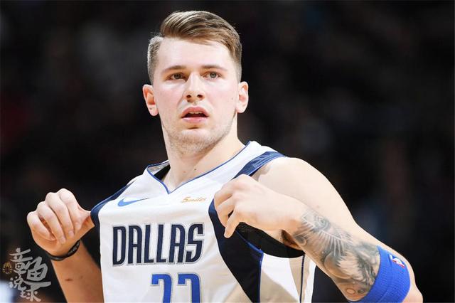 持赛事的公 持赛事的公